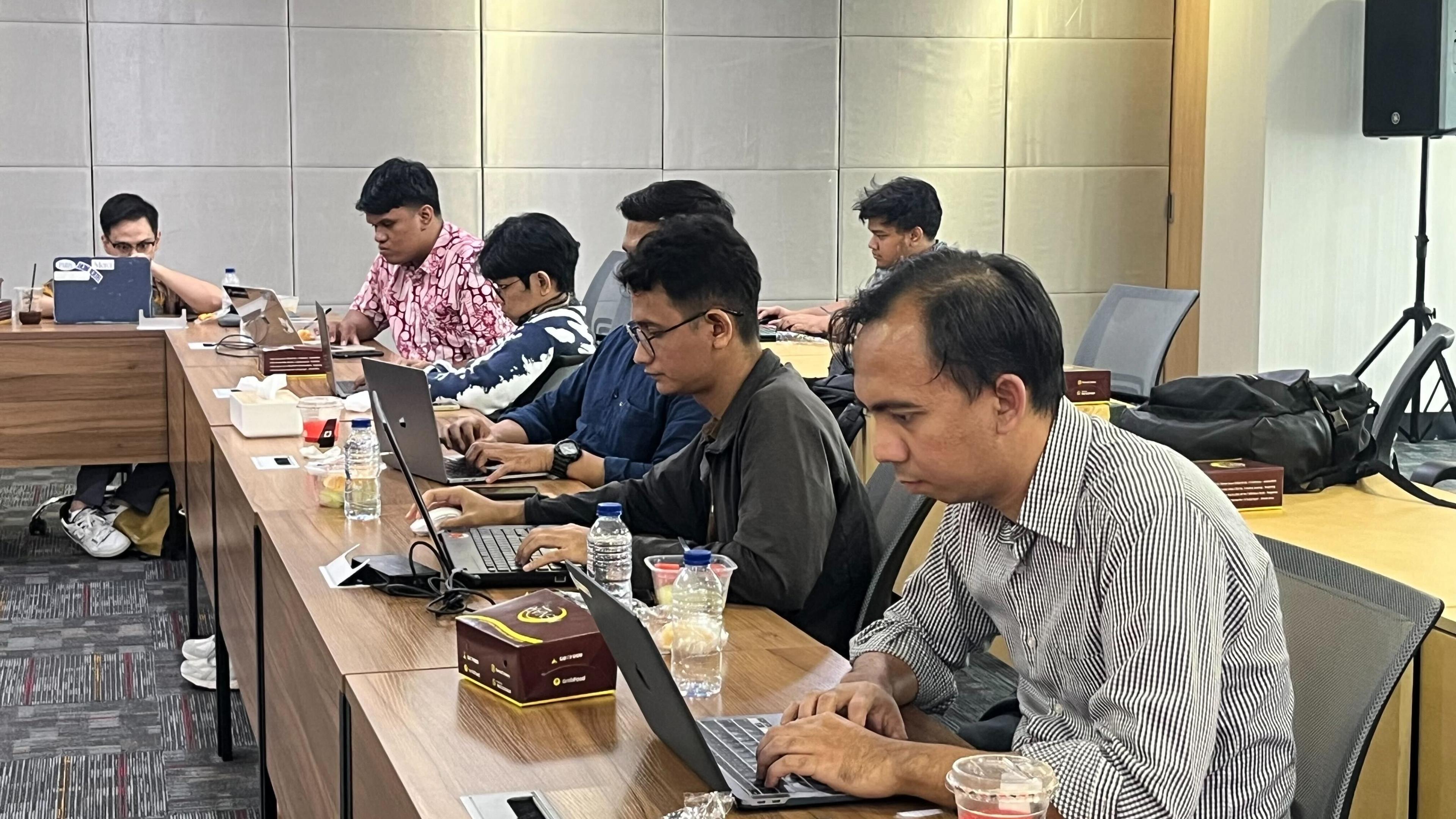 Program pelatihan yang dirancang khusus untuk meningkatkan keterampilan karyawan dalam berbagai bidang, baik teknis maupun non-teknis.